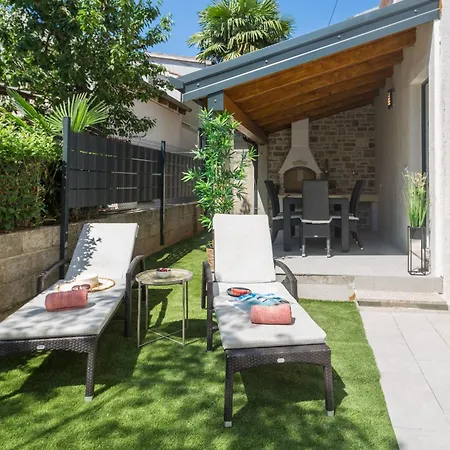 Modernes Radovan 2 Mit Terrasse Und Garten