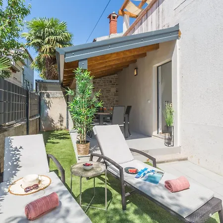 Modernes Radovan 2 Mit Terrasse Und Garten
